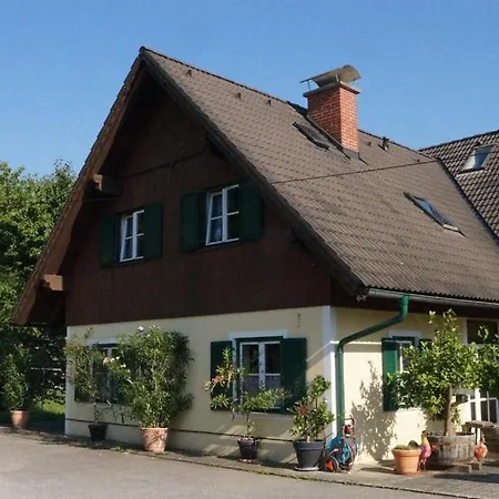 Am Weinberg Holiday home *