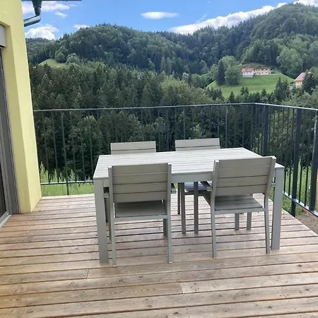 Am Weinberg Holiday home Leutschach